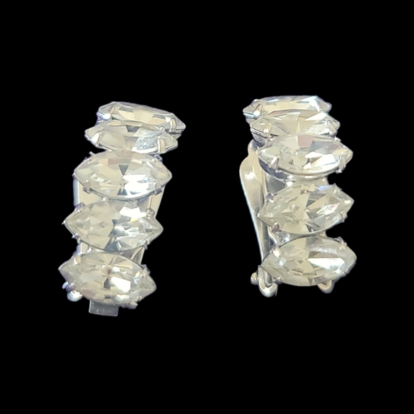 Elegant 3 piece rhinestone ensemble. Necklace, bracelet and clip earrings. - Picture 6 of 6